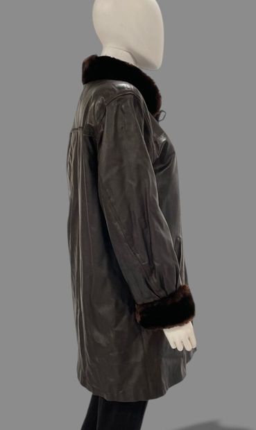 Yves SAINT LAURENT FUR
Brown leather coat...