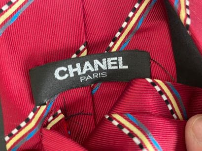 CHANEL
Striped evening tie with a burgundy...