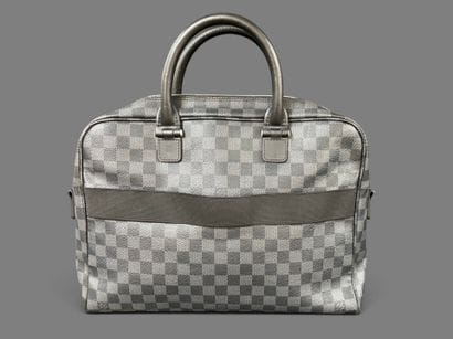 Louis VUITTON circa 2017 
