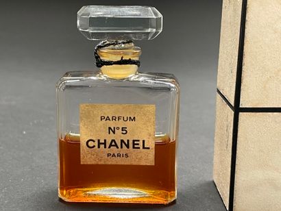 CHANEL
Perfume set:
-Cristalle Eau de Parfum,...