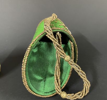 Four pouches embroidered with Indian silk.
Minor...