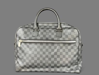 Louis VUITTON circa 2017 
