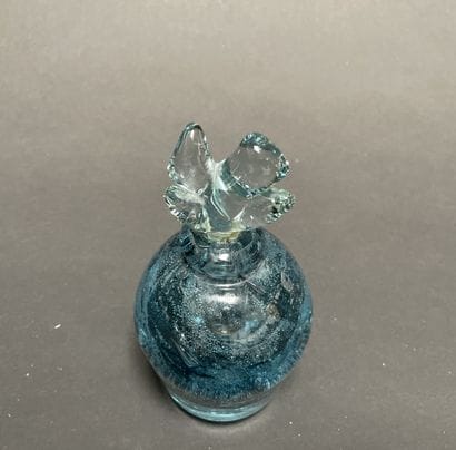 MURANO 
glass pebble with gold leaf inclusions

Included...