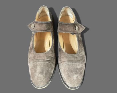 HERMES
Pair of brown suede Salomé shoes....