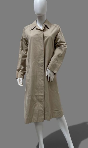 BURBERRYS
Beige cotton gabardine trench coat,...