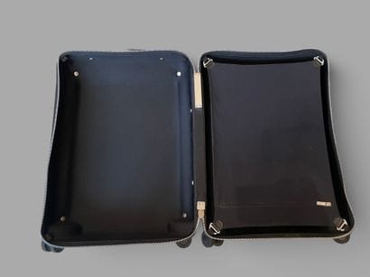 Louis VUITTON
Horizon suitcase in anthracite...