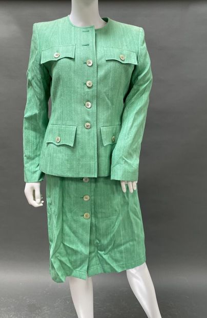 Yves SAINT LAURENT Variations
Almond-green...