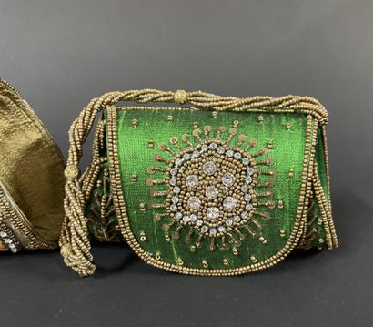 Four pouches embroidered with Indian silk.
Minor...