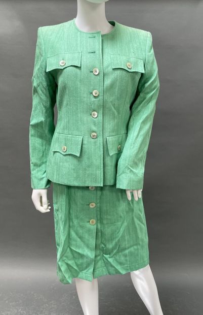Yves SAINT LAURENT Variations
Almond-green...