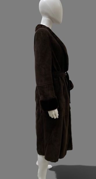 LOEWE
Brown shearling coat with a shawl collar...