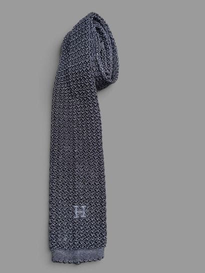 HERMES.
Navy blue crochet tie with logo.