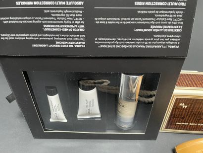 Set includes:
-YARDLEY
Aftershave lotion.
-CARON...