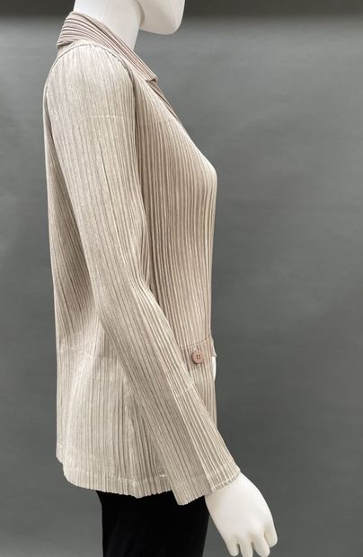 PLEATS PLEASE
Sand-beige pleated nylon jacket,...