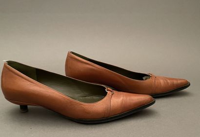 KENZO
Pair of pointed-toe pumps in cognac...