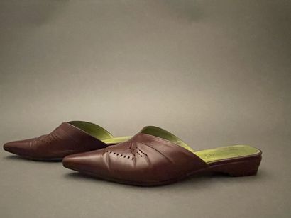 KENZO
Pair of pointed-toe pumps in cognac...