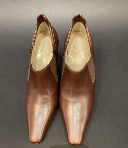Christian LOUBOUTIN 
Brown leather low boots...