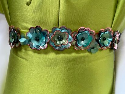 PAUL KA Paris
Green silk dress with a bow...