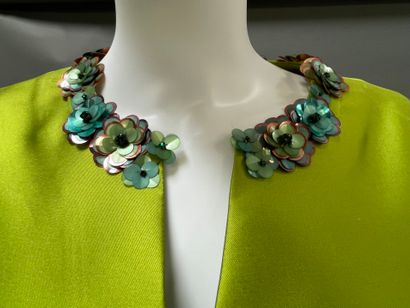 PAUL KA Paris
Green silk dress with a bow...