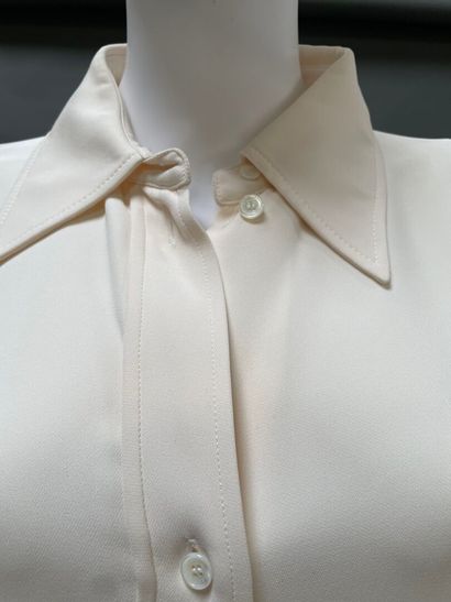 CELINE 
Long white silk crepe blouse, single-breasted,...