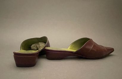 KENZO
Pair of pointed-toe pumps in cognac...