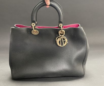 Christian DIOR
Black grained leather tote...