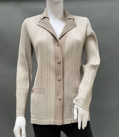 PLEATS PLEASE
Sand-beige pleated nylon jacket,...