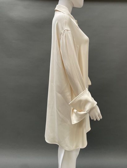CELINE 
Long white silk crepe blouse, single-breasted,...