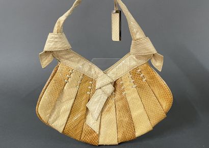 Stéphane KELIAN 
Patent python bag, handle,...