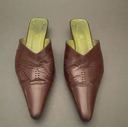 KENZO
Pair of pointed-toe pumps in cognac...