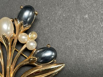 GIVENCHY
Gold-tone metal brooch embellished...