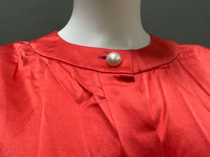 Yves SAINT LAURENT 
Coral-colored silk blouse
Size...