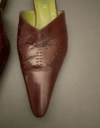 KENZO
Pair of pointed-toe pumps in cognac...