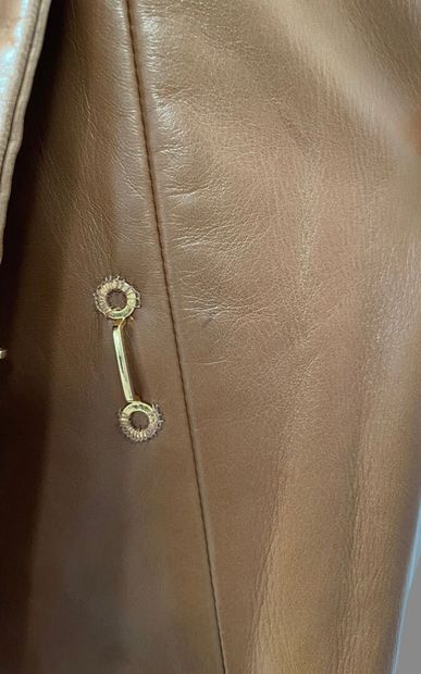 Guy LAROCHE
Camel-colored leather jacket