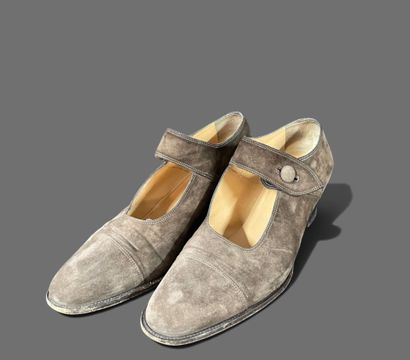 HERMES
Pair of brown suede Salomé shoes....
