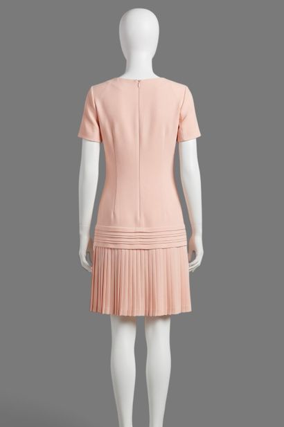 DIOR
Pink wool and silk dress, short sleeves.
Size...
