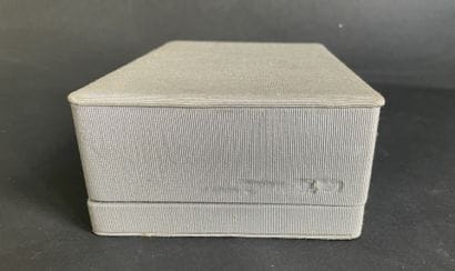 HERMES
Case lined with gray fabric
6.5 x...