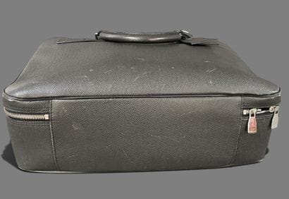 Louis VUITTON circa 2017 
Taïga leather briefcase...