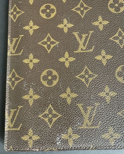 Louis VUITTON
Monogram canvas planner cover
H:...