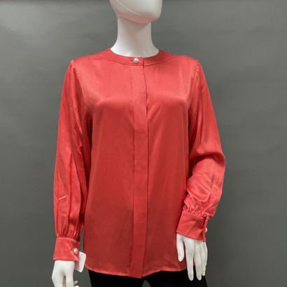 Yves SAINT LAURENT 
Coral-colored silk blouse
Size...