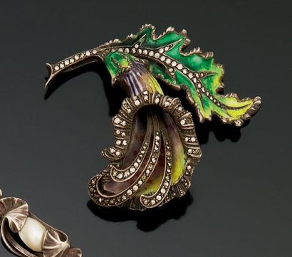 Broche trembleuse en argent figurant une...