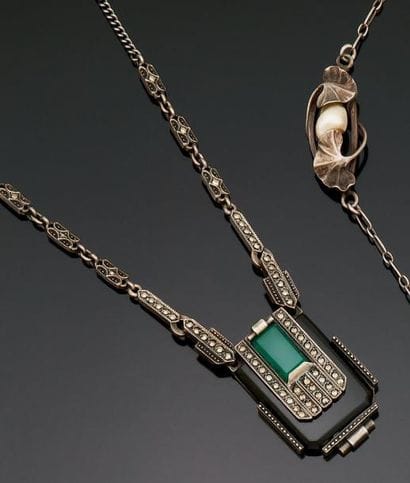 Collier en argent à maillons forçat, et maillons...
