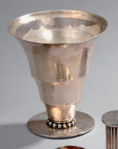 Jean DESPRES (1889-1980)
Vase conique en...