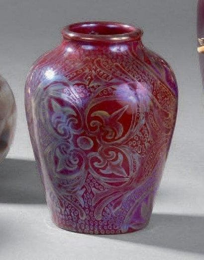L. CASTEL - (CANNES)
Vase ovoïde à col légèrement...