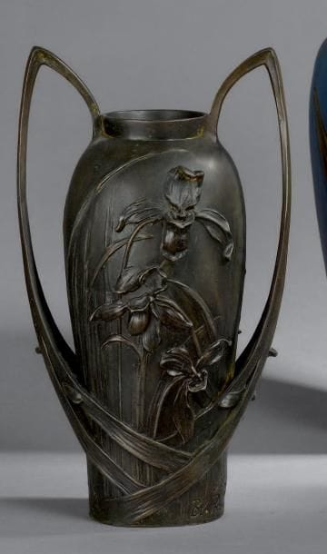Blanche POCCARD
Vase en bronze à corps ovoïde...