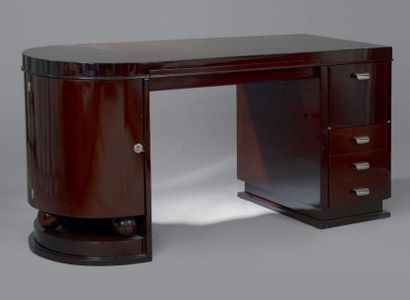 TRAVAIL FRANÇAIS 1930
Bureau en placage d'acajou...