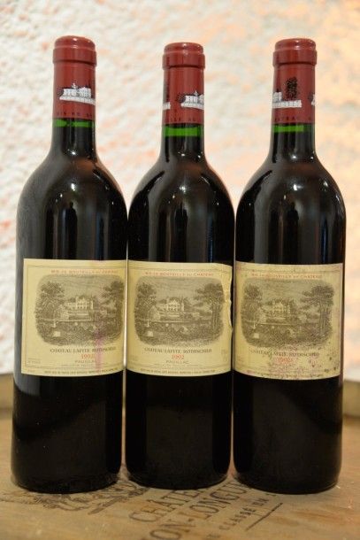3 Bouteilles Château Lafite Rothschild 1992,...