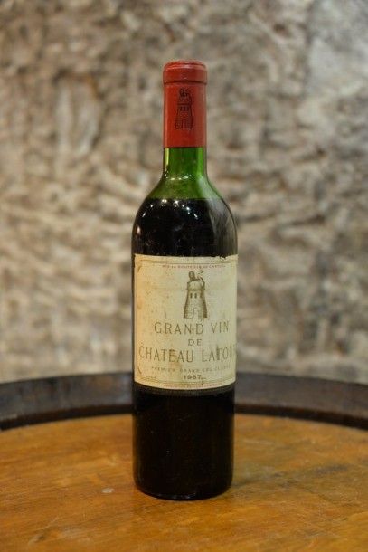 1 Bouteille Château Latour 1967, niveau:...