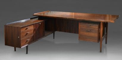 ARNE VODDER (1926-2009)

Bureau de direction...