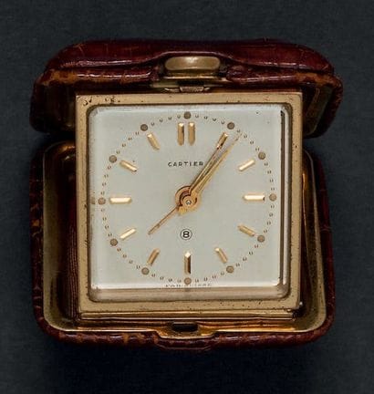 CARTIER
Réveil de voyage en laiton. Boîtier...