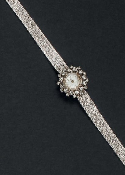 CORUM
Montre bracelet de dame en or blanc...